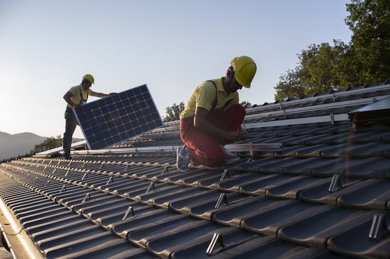 Zonnepanelen op een schuin dak