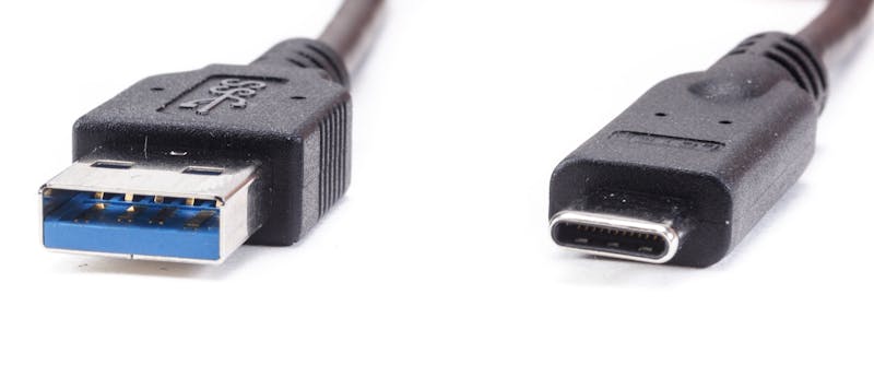 Usb Type-C vervangt niet alleen micro-usb aan de apparaatkant, je gebruikt dezelfde stekker ook aan de pc-kant.