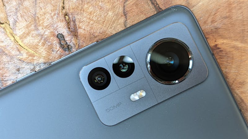 De Xiaomi 12 Pro beschikt over drie camera's aan de achterzijde.