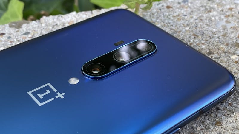 De drie camera's van de OnePlus 7T Pro kunnen telefoto's, gewone foto's en groothoekfoto's maken.