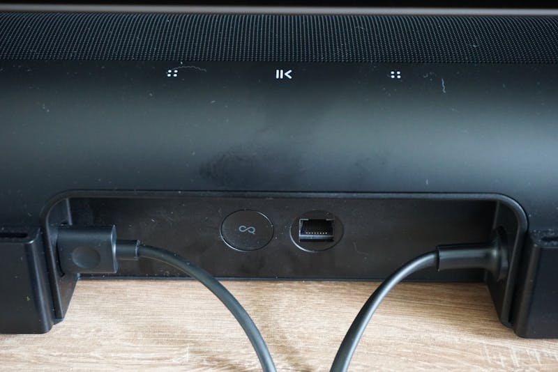 Je kunt hem alleen aansluiten via hdmi (ARC).