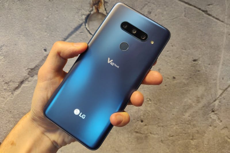 LG V40