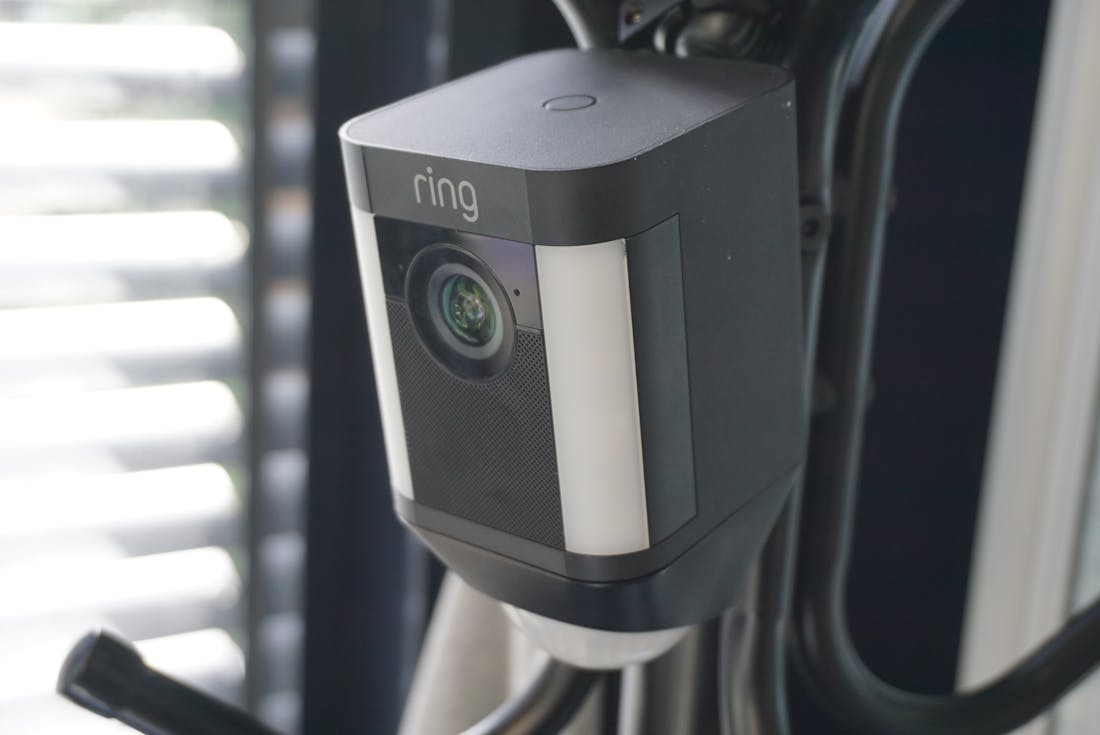 Ring Spotlight Cam - complete beveiligingscamera voor buiten