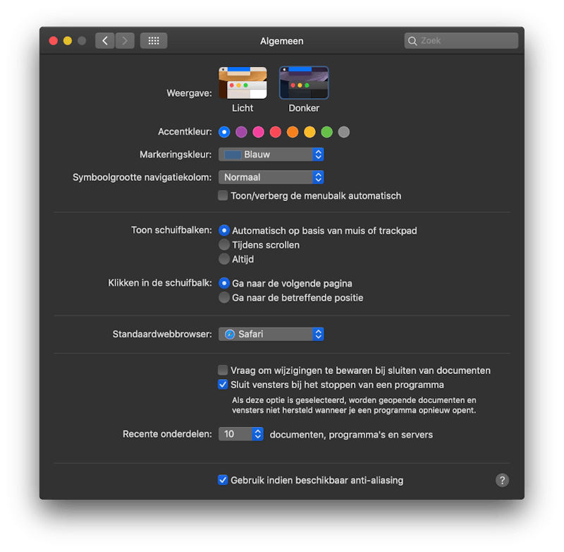 Het is even wennen, macOS in het donker. Vooral in de avonduren werkt het prettig.