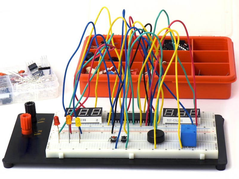 01 Werk voordat je gaat solderen eerst je hele project uit op een breadboard.