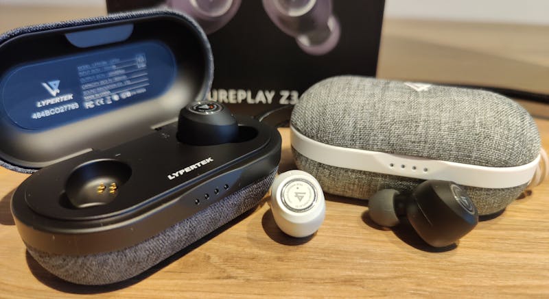 De Lypertek PurePlay Z3 is er in een witte en zwarte variant.