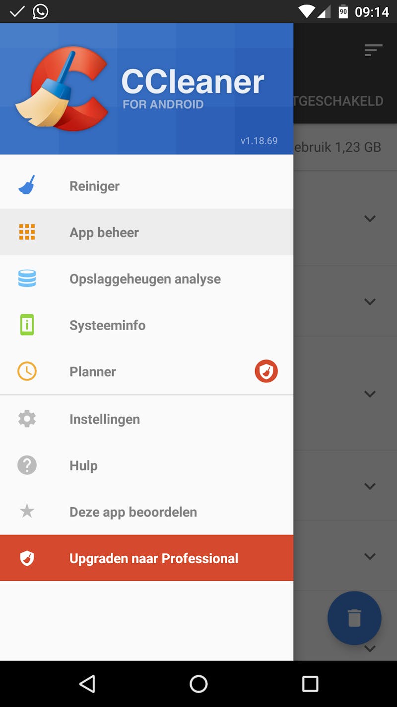 06 in CCleaner kun je bij App beheer duidelijk zien welke apps mee opstarten.