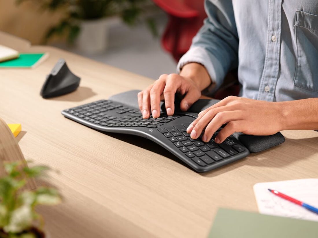 Logitech ERGO K860 - Prettig draadloos ergonomisch toetsenbord