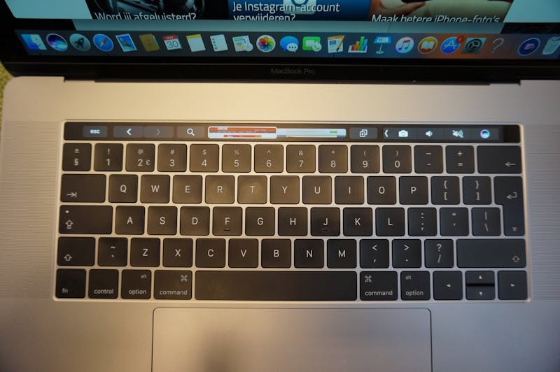 De Touch Bar vervangt de functietoetsen.