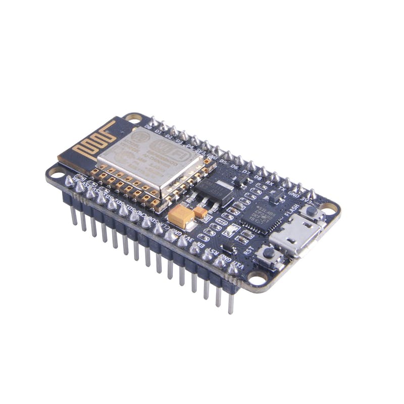 01 Het NodeMCU-ontwikkelbordje met daarop de ESP8266-module.