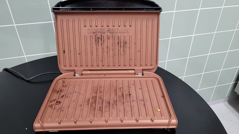 Aangekoekte etensresten grillplaat