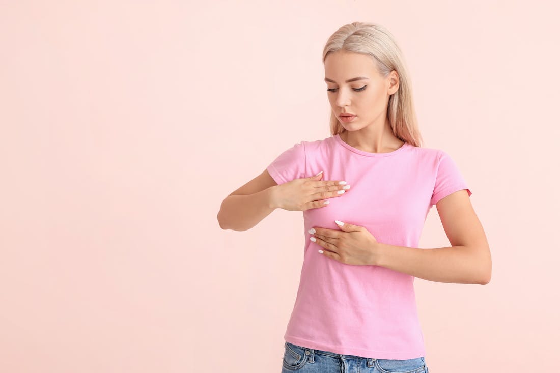 Vrouwen opgelet: zo check je je borsten (en zo vaak moet je dat doen)