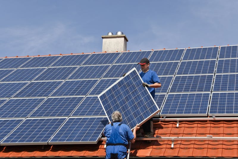 Extra zonnepanelen op je dak leggen