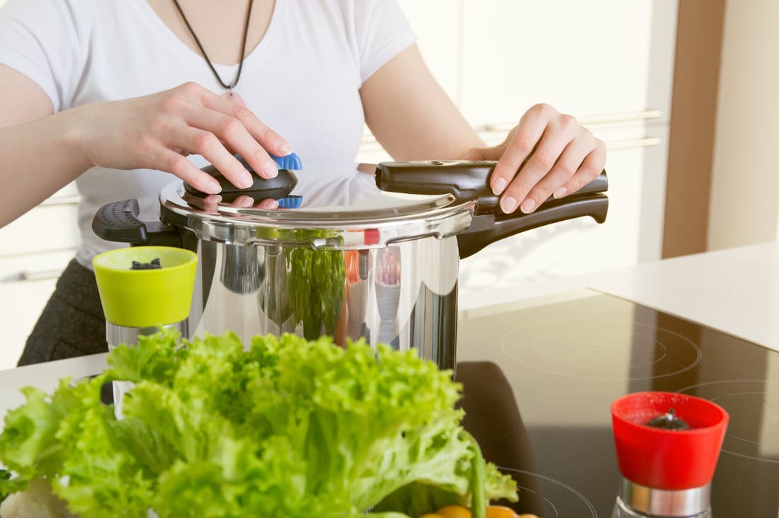 Razendsnel wat lekkers op tafel! Ontdek de voor- en nadelen van de snelkookpan