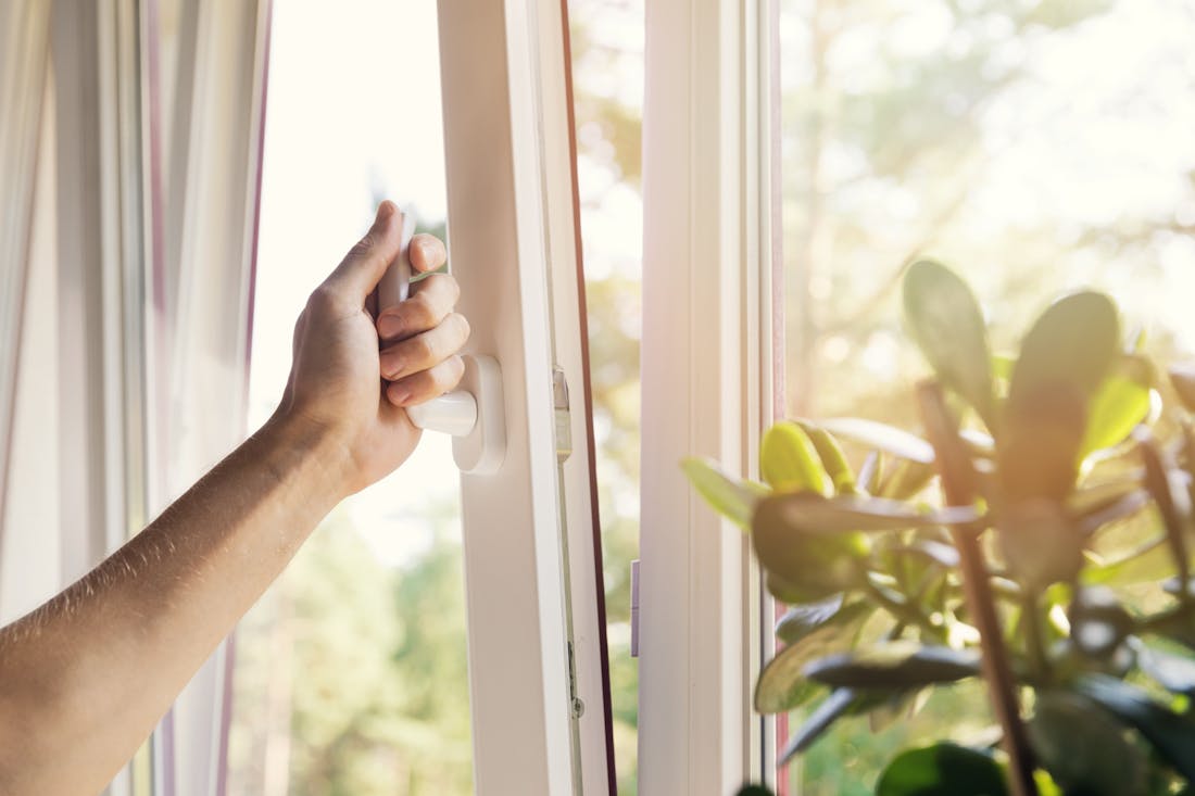 Zo kun je je huis energiezuinig ventileren (ook in de winter)