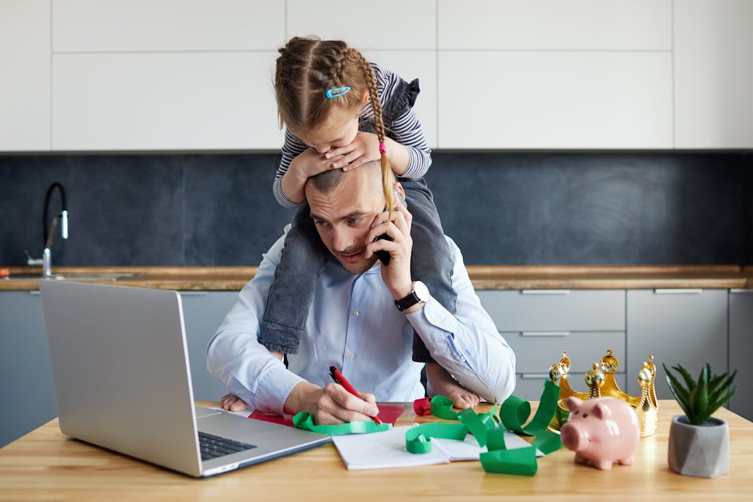 Lekker (en ergonomisch) thuiswerken? Dit zijn de fijnste spullen voor je werkplek!