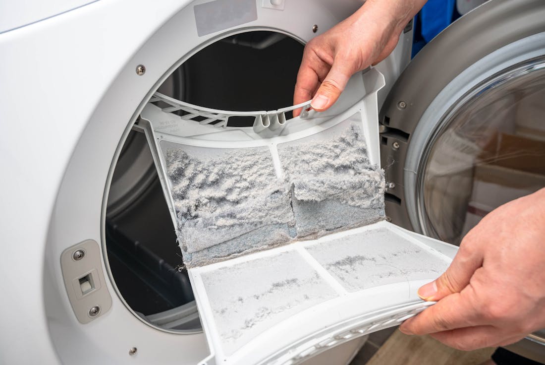 Zo maak je de wasdroger hygiënisch schoon in 8 stappen