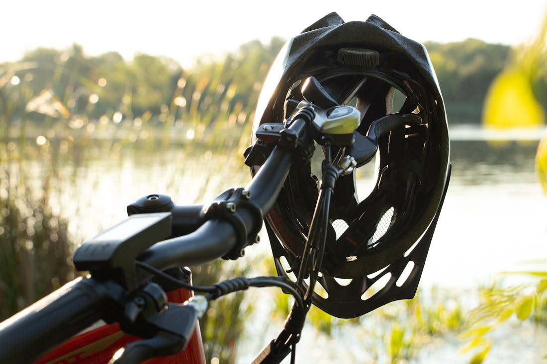 Onderhoud, snelheid en een fietshelm: zo fiets je veilig op je e-bike