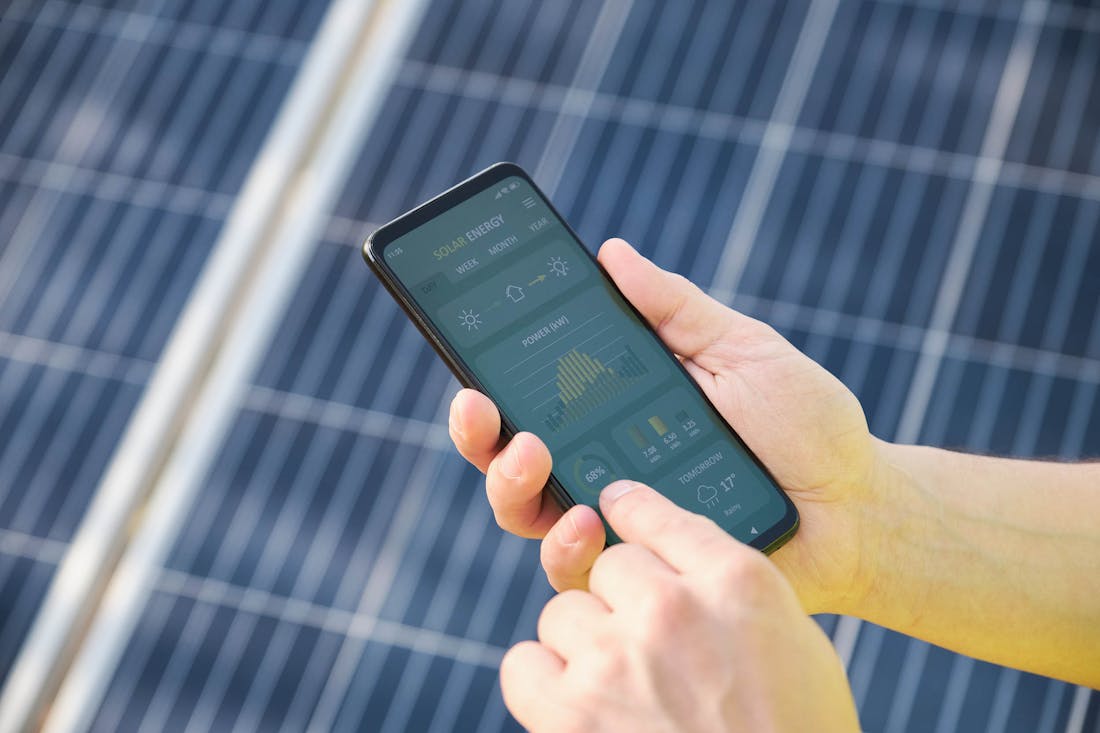 Hoeveel stroom wekken mijn zonnepanelen op? Deze apps vertellen het je