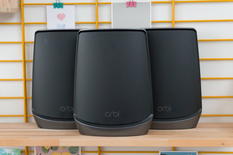 Netgear Orbi RBK863s.