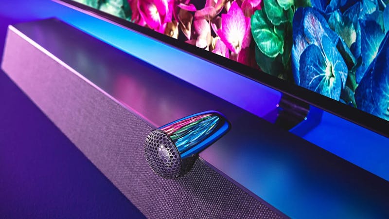 Detailbeeld van een Bowers & Wilkins tweeter-on-top bij een Philips-tv.