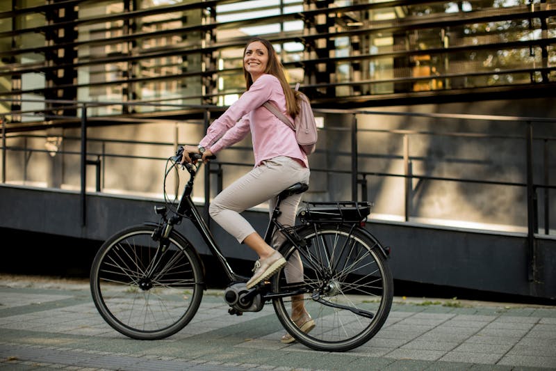 Vrouw op de fiets