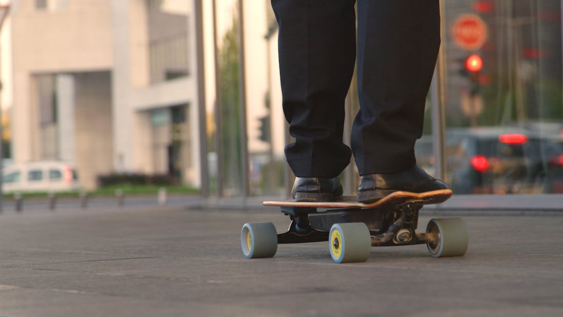 Mag je in Nederland met een elektrisch skateboard de weg op?