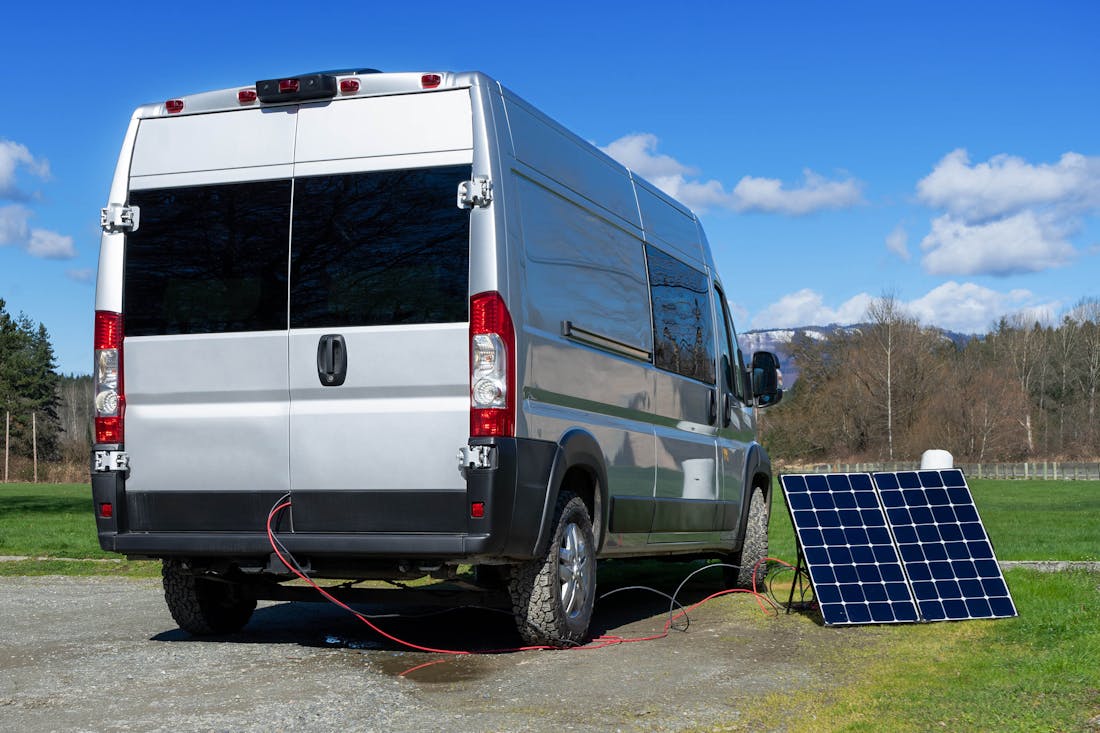 ☀️ Zonnepanelen op je camper: altijd en overal energie op zak 