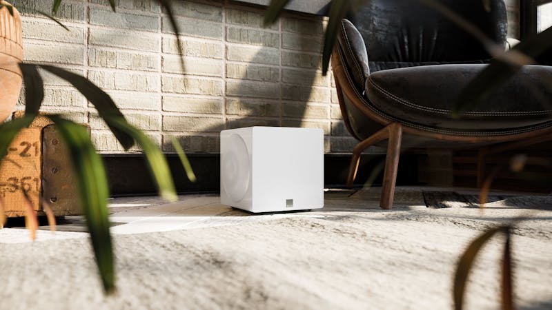 Een witte 3000 Micro-subwoofer van SVS in een woonkamer.