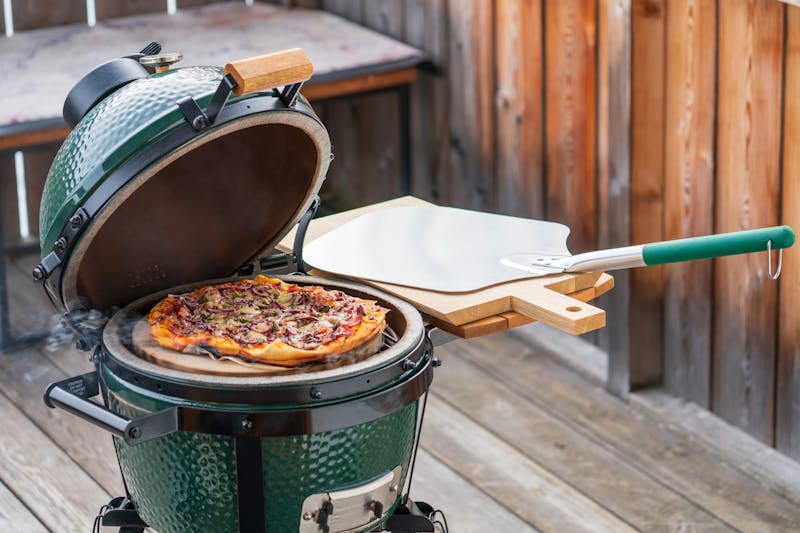 Big Green Egg met pizza