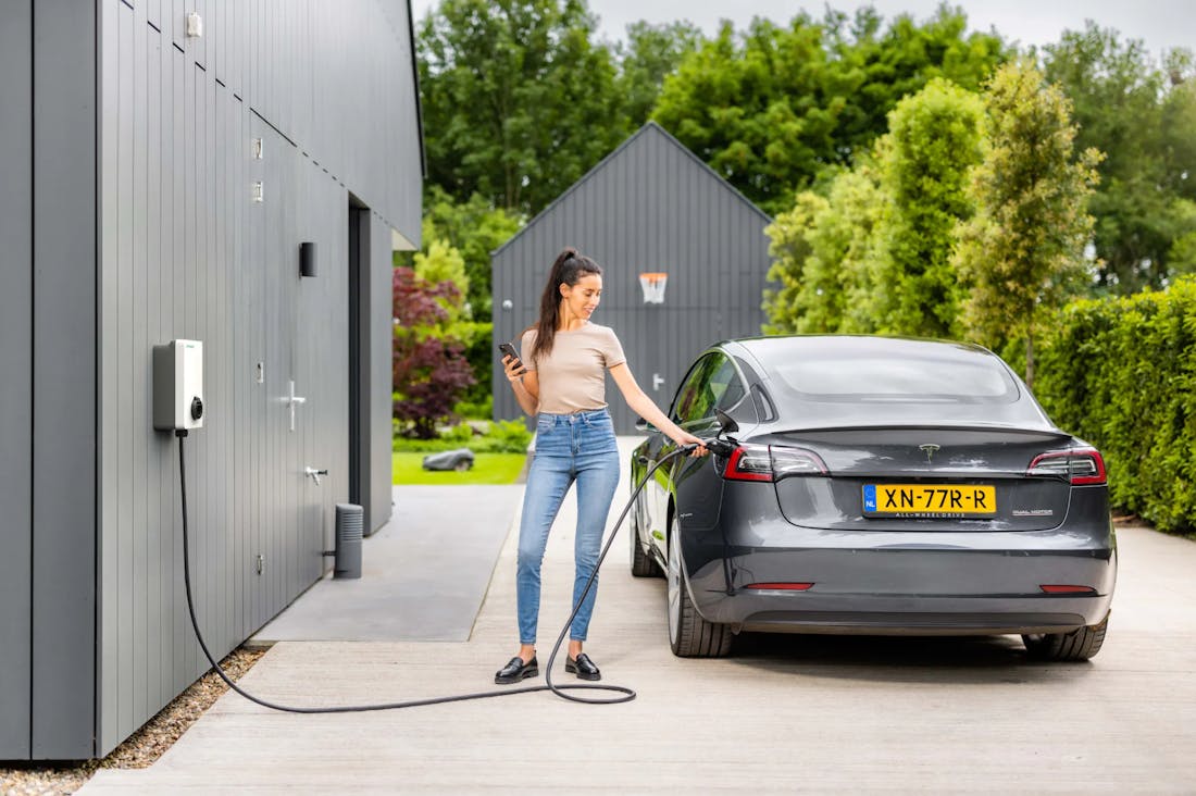 De 5 goedkoopste manieren om thuis je elektrische auto op te laden