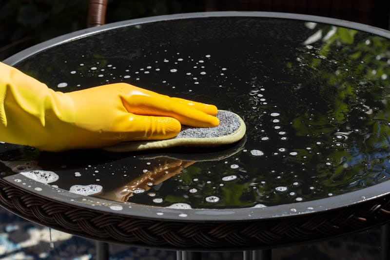 Tuintafel schoonmaken