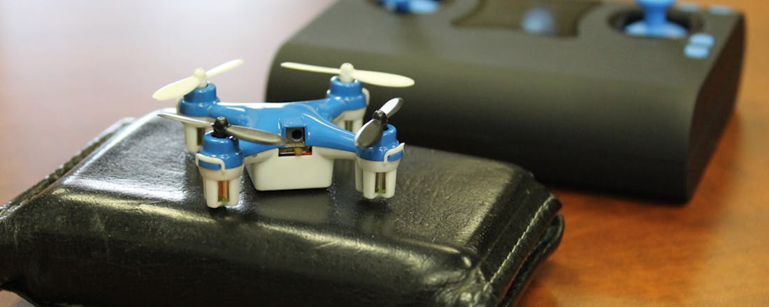 's Werelds kleinste drone past in je broekzak