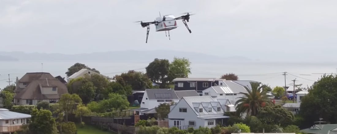 Drone van Domino's bezorgt pizza