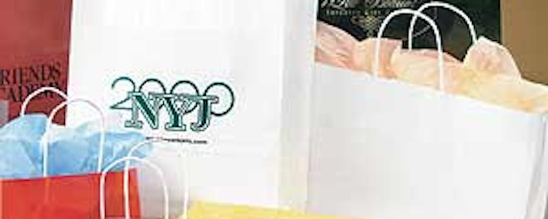 Vrouw doet duurste aankopen in online winkel