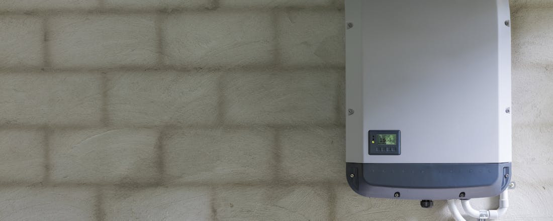 Zonnepaneel omvormer Zonnepanelen: omvormers en montagemateriaal