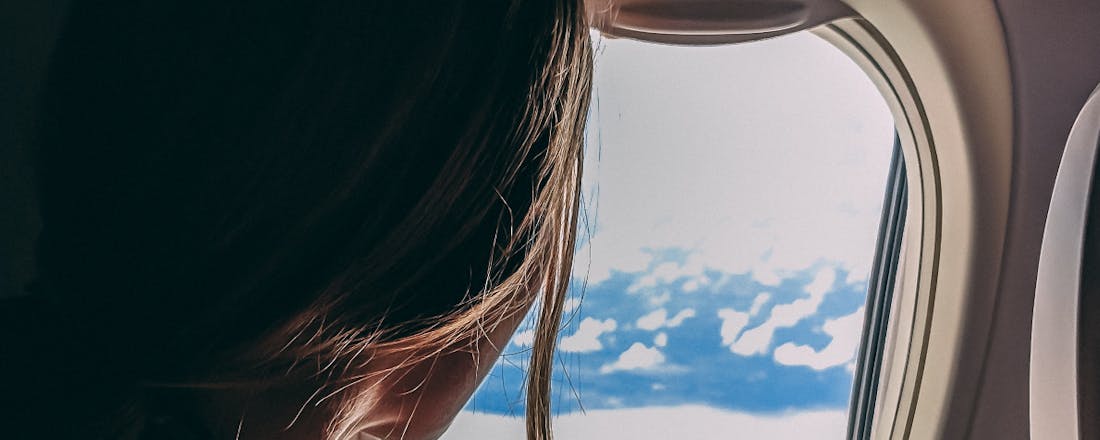 Vliegtuig, thumb Slapen in het vliegtuig en toch fris wakker worden? Zo doe je dat