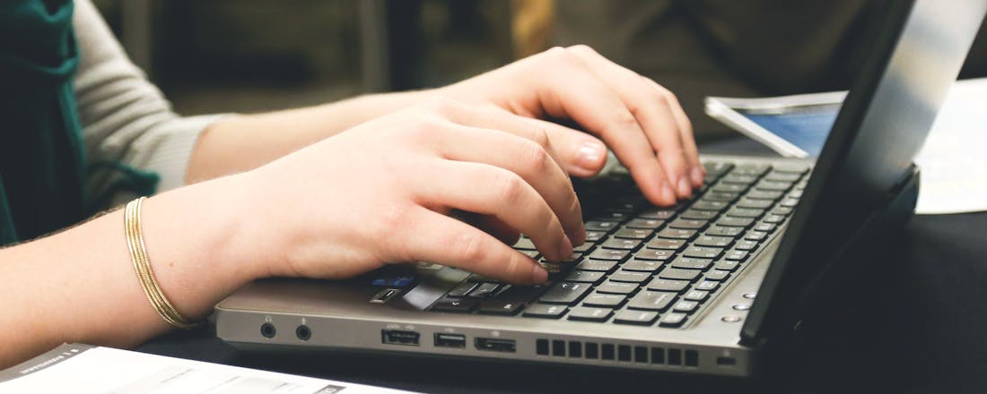 computer-desk-email-7112.jpg Zo maak je je laptop klaar voor thuiswerken