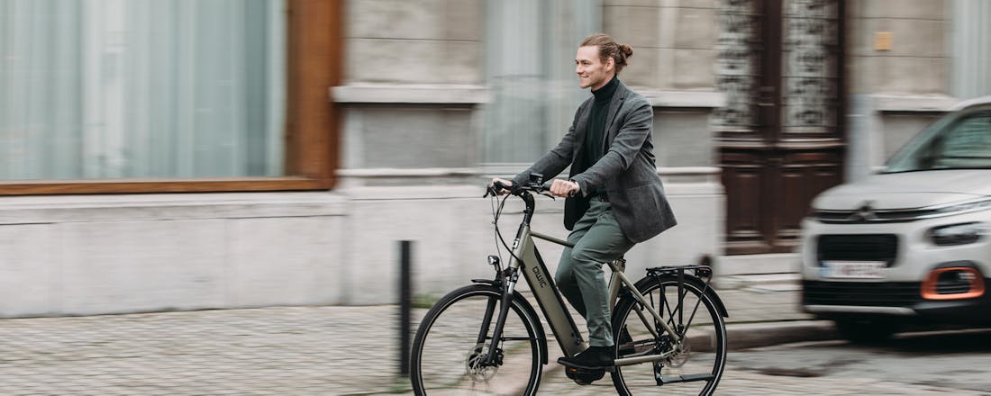 2019_premium_i_md9_antwerpen_fietsend-door-straat3.jpg Wandel- en fietsplezier met Komoot