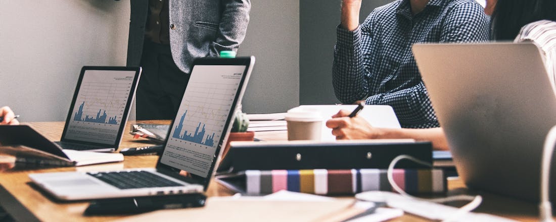 adults-analysis-brainstorming-1661004.jpg Thuiswerken met kantoorrumoer dankzij Calm Office