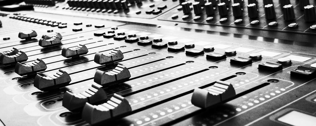 adi-goldstein-796588-unsplash.jpg Zo haal je het geluid uit je video's