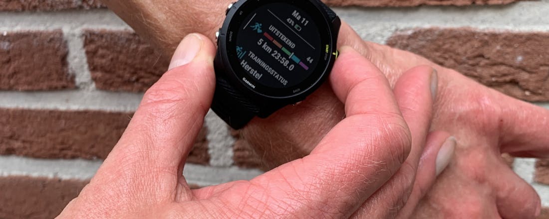 garmin-fr255-knoppen.jpg Garmin Forerunner 255 - Topprestaties voor budgetprijs