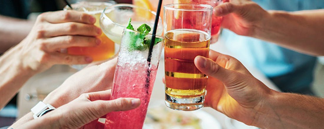 cheers.jpg Aan tafel! Zo maak je zelf mooie menukaarten in Word