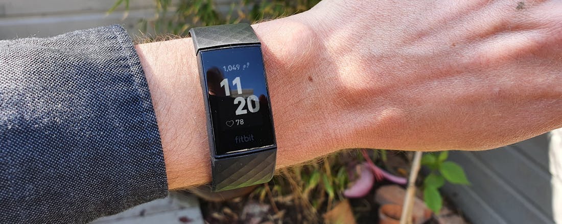 fitbitcharge4-4.jpg Fitbit Charge 4 - Op eigen benen