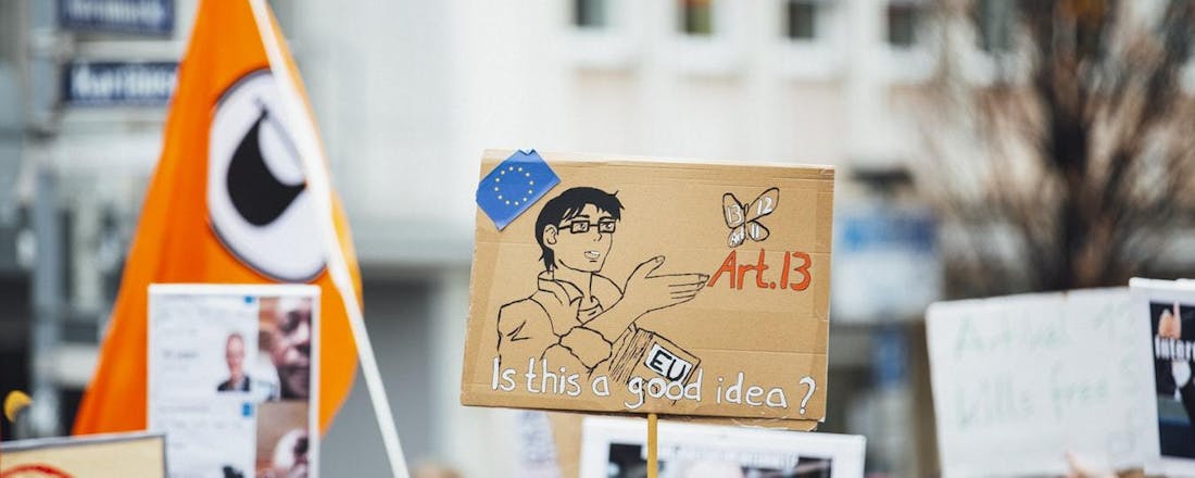 photo-1552764677-1a56ce919ca4.jpeg Wat verandert Artikel 13 (het meme-verbod) voor jou?