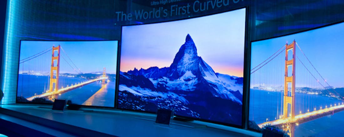 8n0ck4n56hczgbbw.jpg Samsung toont eerste buigbare televisie ter wereld
