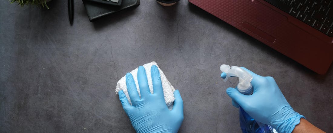 telefoon schoonmaken.jpg De beste apps voor al je huishoudtaken