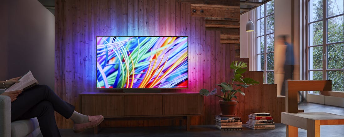 8303-lifeslyle-1_v2gsONA.jpg Review Philips 55PUS8303/12 - TV is prima voor het gezin