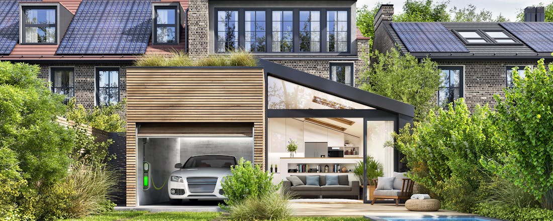 Elektrische auto in de garage thuis aan de oplader Een goede laadpaal voor thuis: hier moet je op letten
