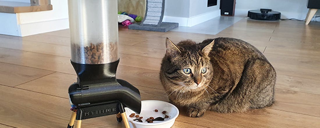 petfeeder.jpg Poolse ingenieur bouwt eigen slimme voerbak voor kat